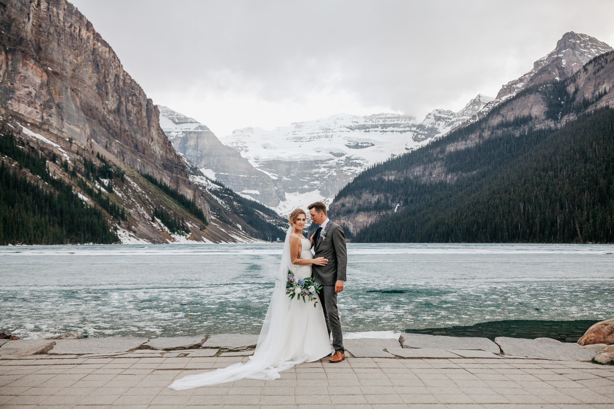 How To Keep Warm & Cozy During Your Winter Wedding in Canadian Rockies