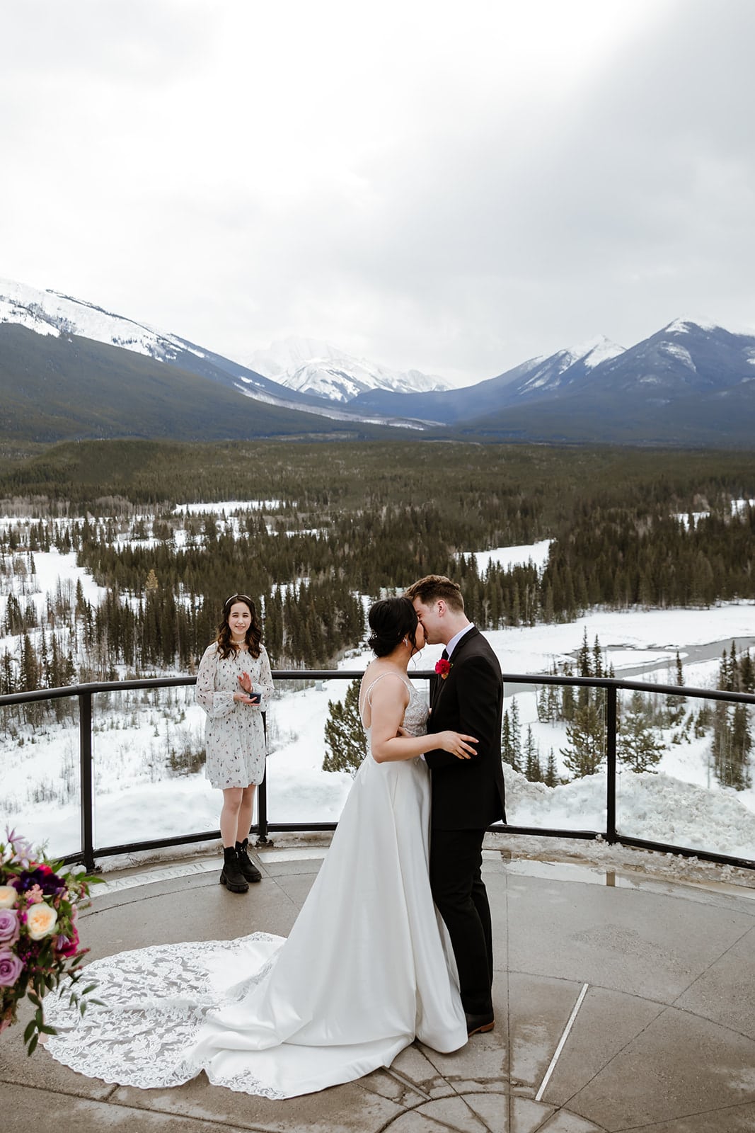 AN OUTDOOR WEDDING CEREMONY IN CANMORE WITH SCENIC VIEWS OF THE MOUNTAINS