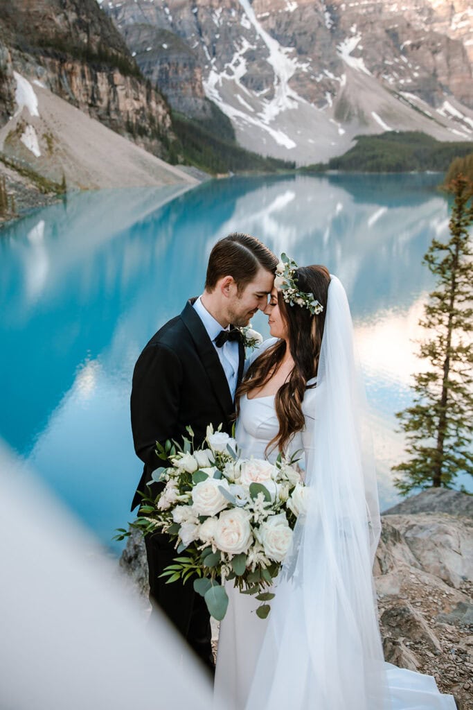 How to plan your Banff Wedding/elopement with beautiful blue lake views 